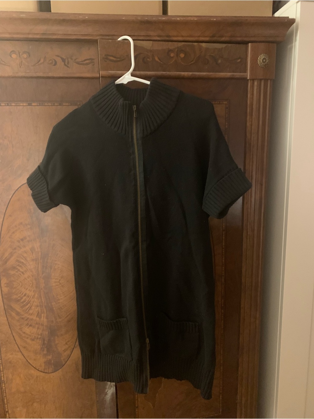 Black Short-Sleeve Zip-Up Knit Long Jacket🚴🏽‍♀️